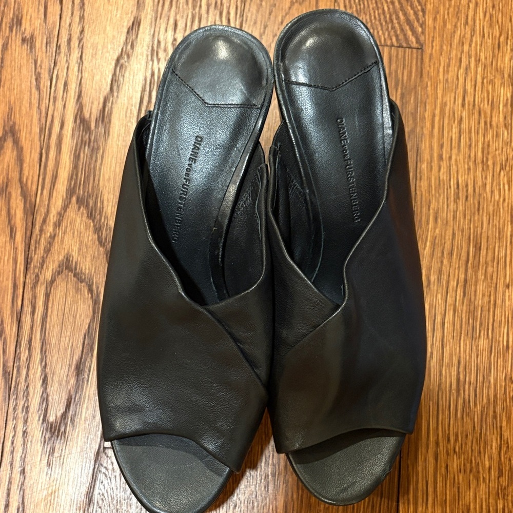 Diane Von Furstenberg Black Wedge Sandals